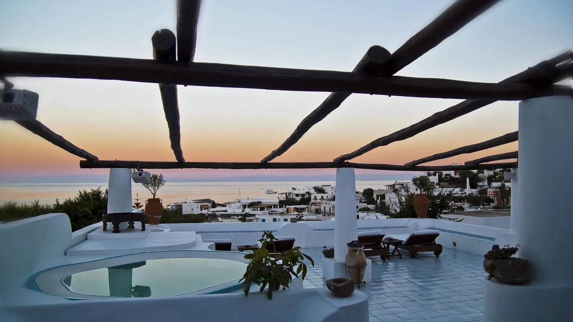 Quartara Boutique Hotel contacts